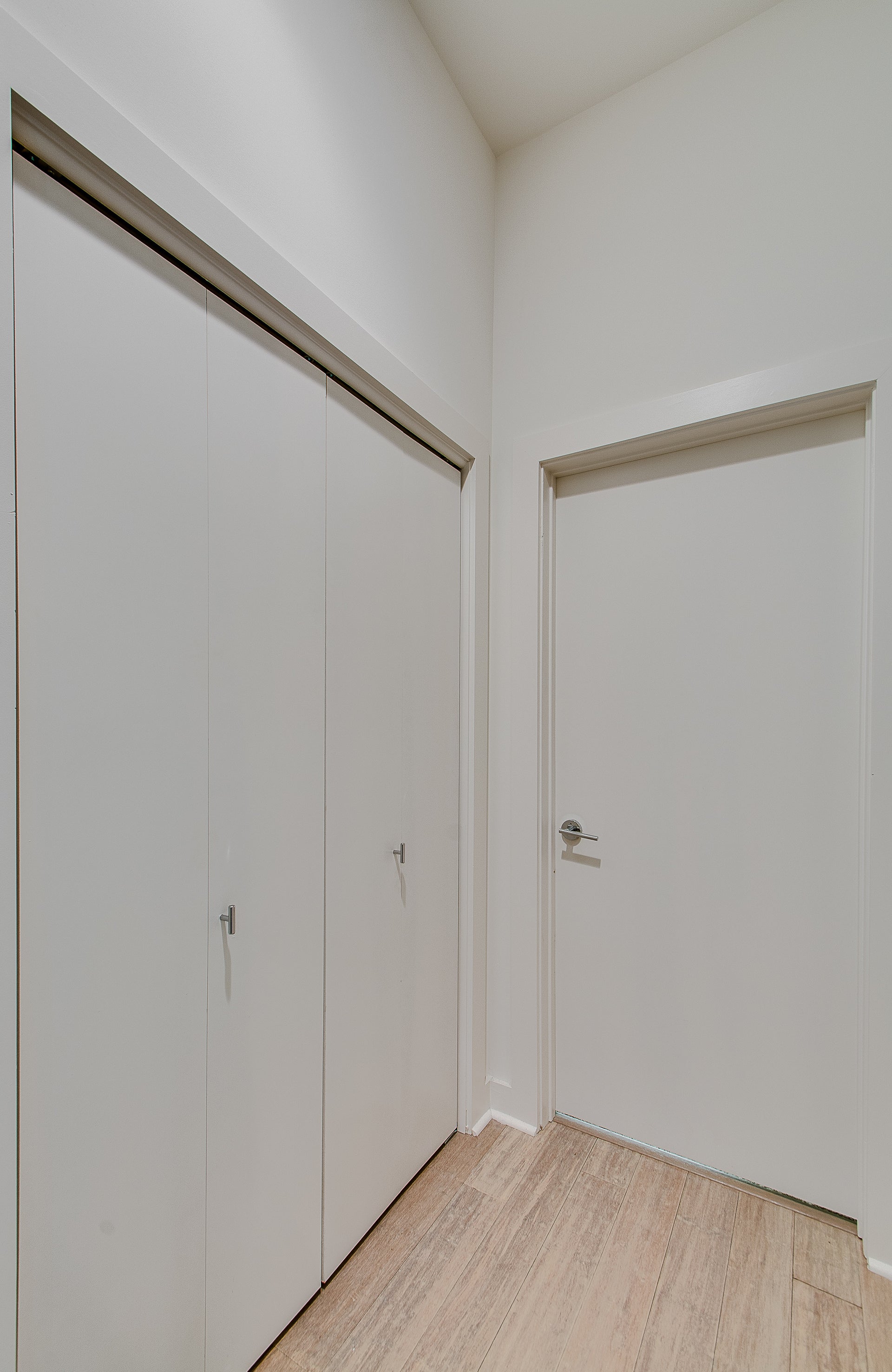 Flush Primed Bifold Hollow Core 6'-8" (80")