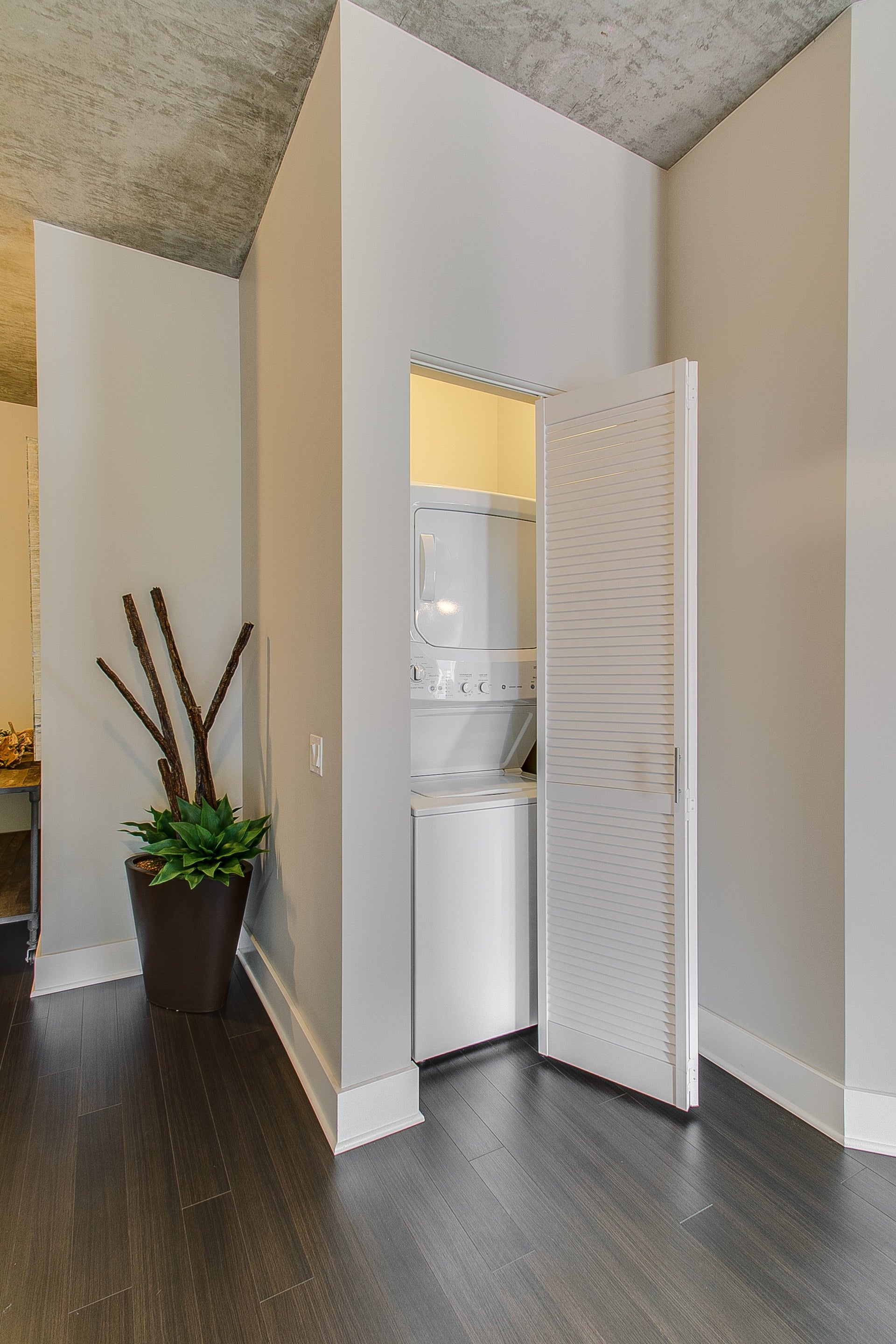 Louver Bifold Primed 6'-8" (80")